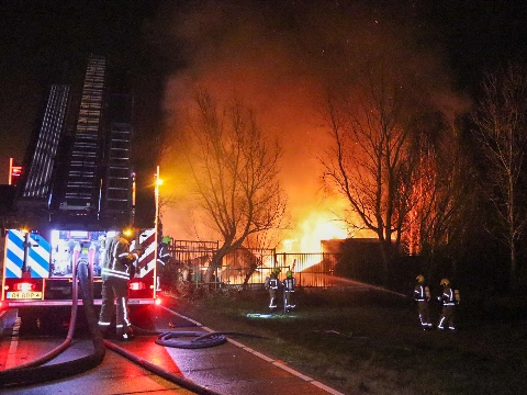 Grote uitslaande brand in buitengebied langs A13