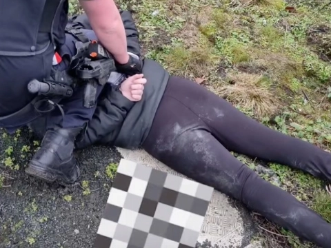 Vrouw in problemen op het spoor