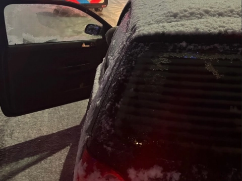 Op de bon met besneeuwde ruiten