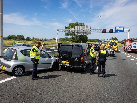 A20 richting Hoek van Holland afgesloten na kettingbotsing