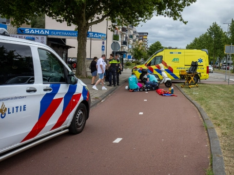 Scooterrijdster gewond na aanrijding in Schiedam