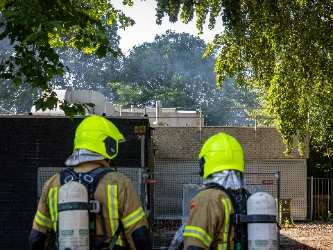 Brand in zwembad blijkt smeulende boomstronk