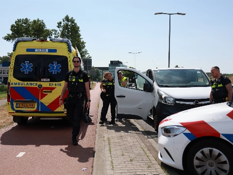 Weg naar vliegveld afgesloten na melding steekincident