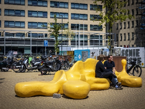 ‘Barbabank’ onthuld in nieuw woongebied Schieveste