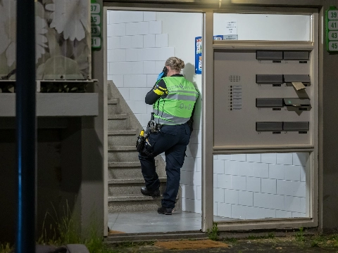 Arrestatieteam valt woning binnen in Johan Wagenaarstraat