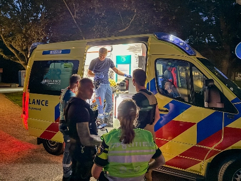 Omstander haalt drenkeling uit water Maasboulevard