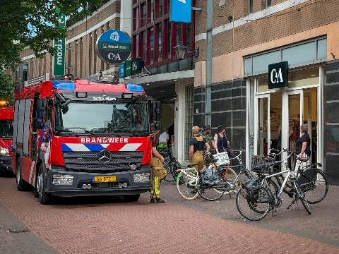 C&A in Lange Kerkstraat ontruimd