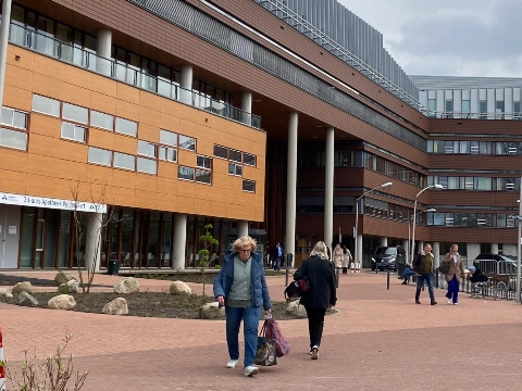 Franciscus neemt apotheek Poldervaart over