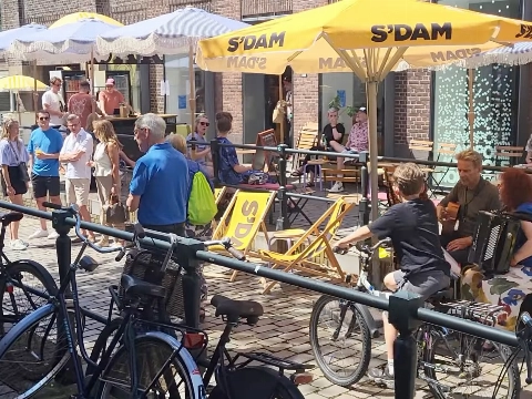 Schiedam kleurt - zeker deze zaterdag - blauw