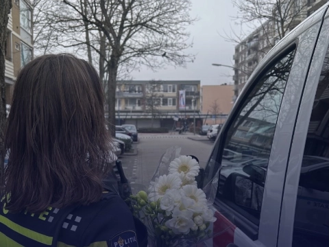 Bloemen voor 'tante' agent