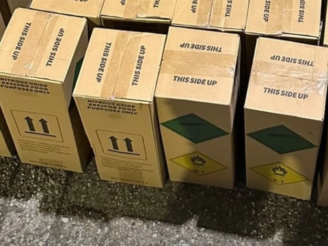 Dertien lachgasflessen onderschept