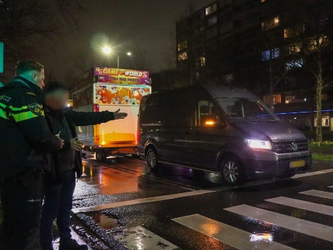 Voetganger aangereden door bestelbus met kermisattractie