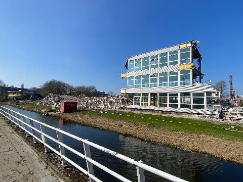 Sloop Nieuwelant op paar lokalen na gevild