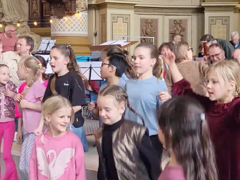 Kinderen enthousiast tijdens finale muziekweek
