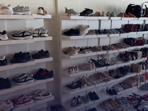 Duizenden modeartikelen aangetroffen in Lange Nieuwstraat: nep