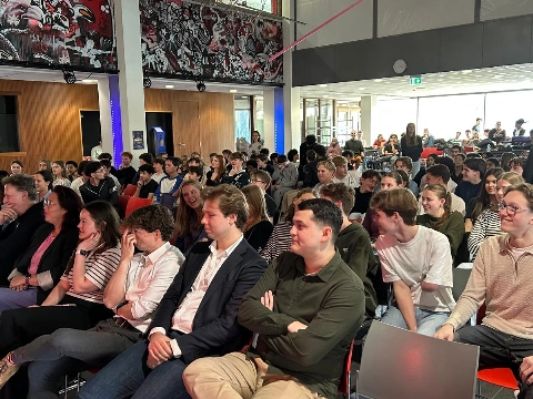 Politici zien in schooldebat gratis bijles wel zitten