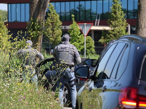 Arrestatieteam op zoek naar man