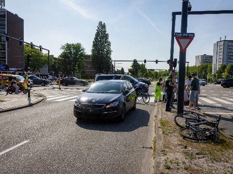 Fietser gewond bij aanrijding op Plein 40-45