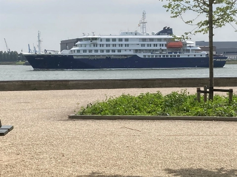 Hondius onderweg na schoonmaakbeurt