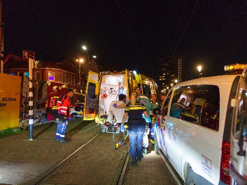 Man met spoed naar ziekenhuis na steekincident