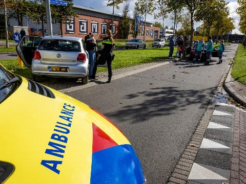 Schade na botsing op 's-Gravelandseweg
