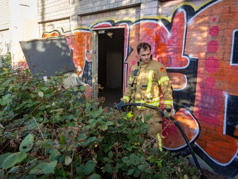 Politie zoekt getuigen na brandstichting spoor