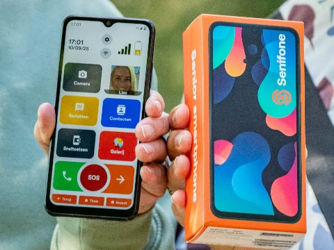 Bereikbaar blijven op leeftijd: een eenvoudige smartphone maakt het verschil
