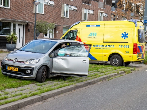 Van Dalsumlaan tijdelijk dicht na botsing tussen twee auto's