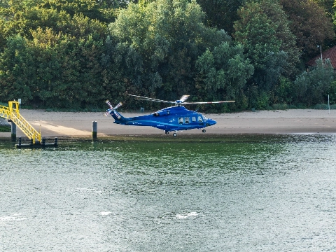 Politie-oefening op Nieuwe Maas
