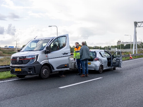 Bocht A20 naar Beneluxtunnel dicht door ongeval