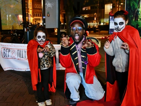 Halloween Griezeltocht neemt Schiedam mee door de tijd