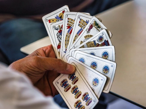 Waarom Schiedammers een kaartavond organiseren