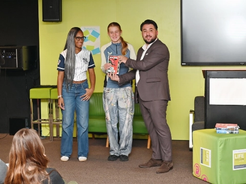 LIFE College opent schoolbibliotheek in samenwerking met de Bibliotheek Schiedam