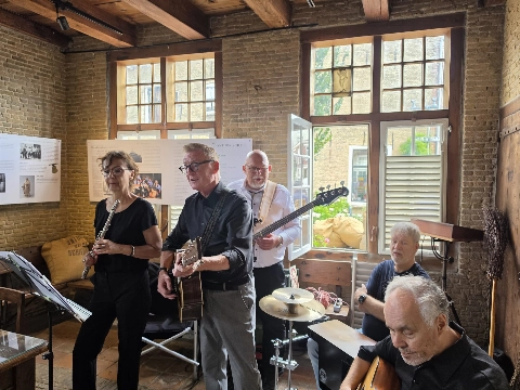 Muzikale wandeling door historisch Schiedam roept herinneringen op