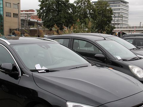 Rotterdam achterhaalt Schiedam ruimschoots in prijs parkeerverlof