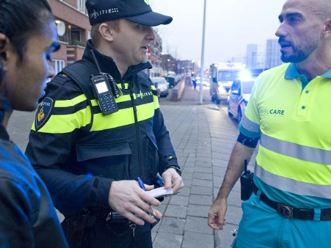 Man in hals gestoken, 40-jarige vrouw aangehouden