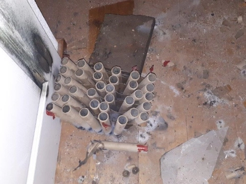 Twee mannen aangehouden voor aanslag met vuurwerkbom