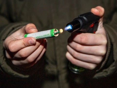 Ravage nadat vuurwerk door brievenbus wordt gegooid