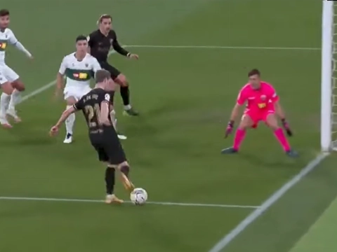 Doelpunt en assist voor Frenkie de Jong in 2-0 zege Barça