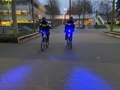 Blauwe verlichting voor politiebikers