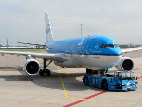 KLM parkeert overbodige vliegtuigen op Groningen Airport Eelde