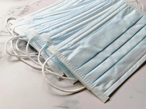 Geen loon voor medewerker banketbakkerij zolang hij mondkapje weigert