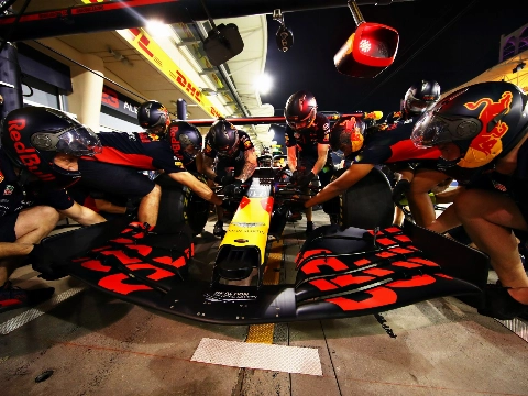 Seizoensopening Formule 1 van Australië naar Bahrein