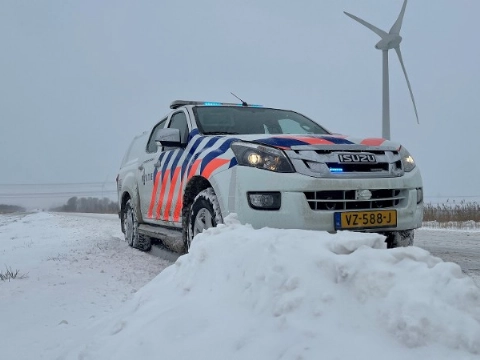 Politie vindt zwaar onderkoelde man liggend op fietspad