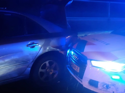 Franse automobilist ramt meerdere politieauto's