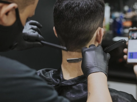 Kappers verwachten stormloop na mogelijke heropening