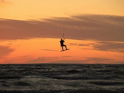 Reddingsbrigade redt 31 kitesurfers in &eacute;&eacute;n dag