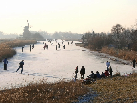 Diverse gemeenten treffen maatregelen om schaatsdrukte tegen te gaan