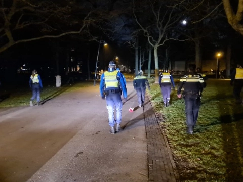 Politie houdt vier mensen aan na drukte in park Breda