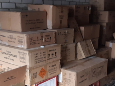 Hennep en vuurwerk in beslag genomen na anonieme tip